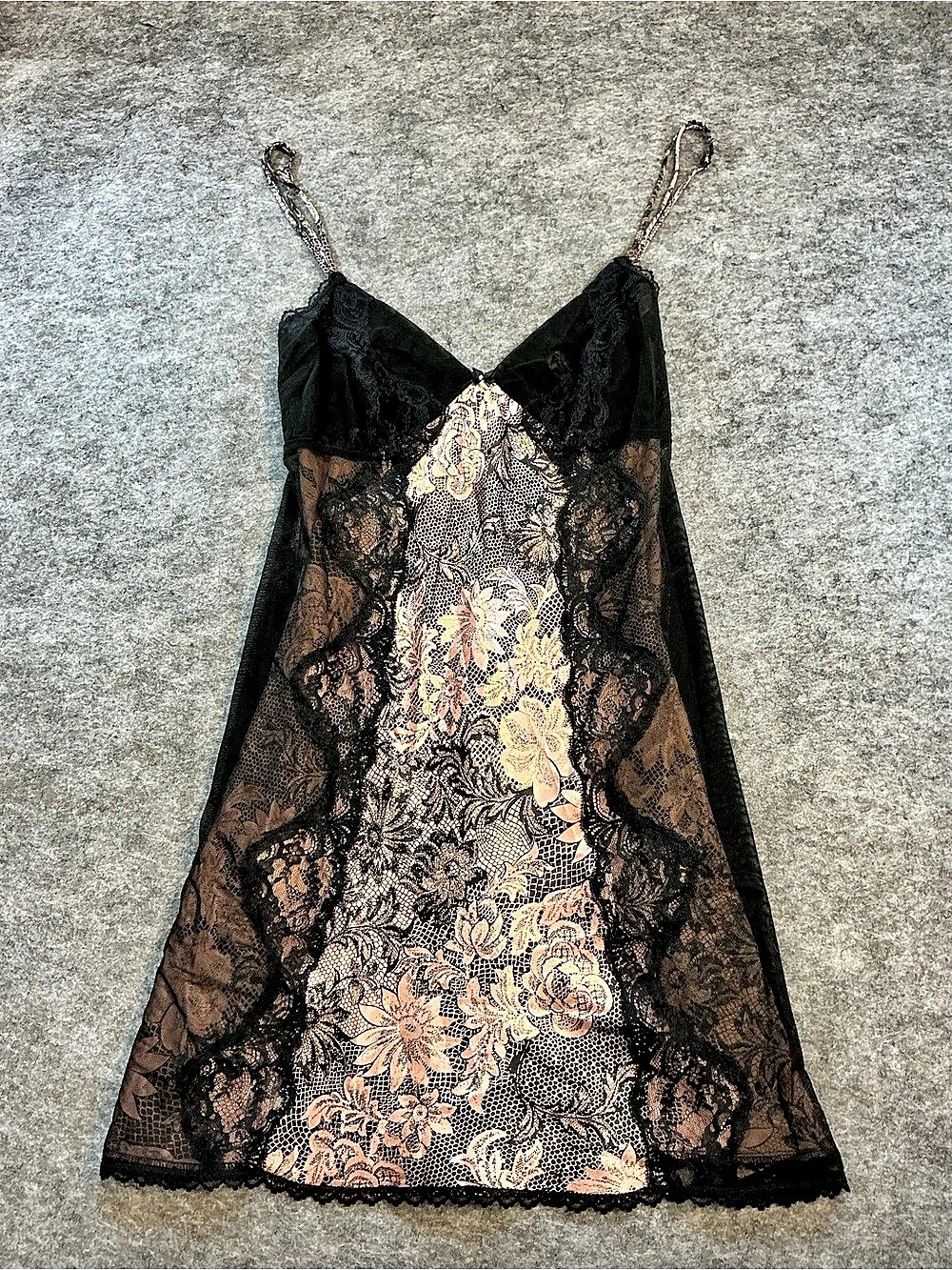 Gilligan & O’Malley Floral Lace Chemise in Black & Pink Size Large